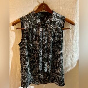 Mossimo XL Black and White Abstract Sleeveless Blouse Tank Geometric Tie Front